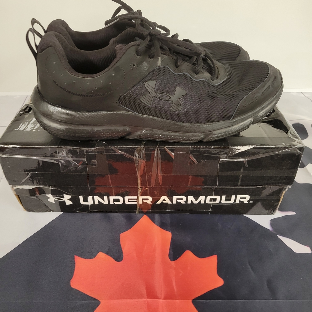 Under Armour Size 13 Charged Asset Men's Black Athletic Shoes OG Box